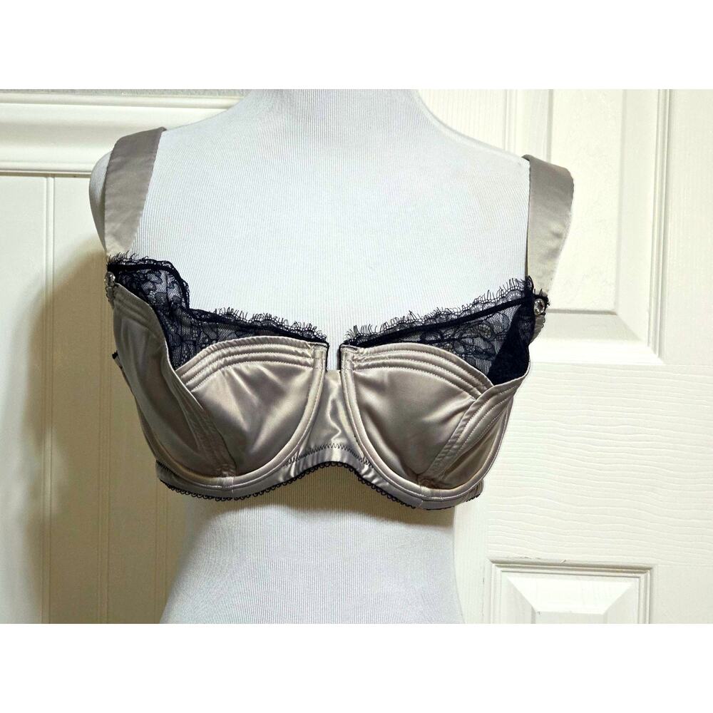 Seriously Sexy Cacique Bra Size 42D Silver Metallic Black Stitching Lace